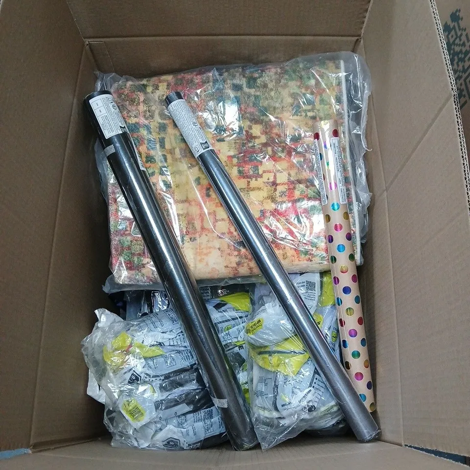 BOX OF APPROXIMATELY 20 ASSORTED HOUSEHOLD ITEMS TO INCLUDE DOOR KNOCKER, WRAPPING PAPER, SAFETY GLOVES, DECORATORS CAULK ETC