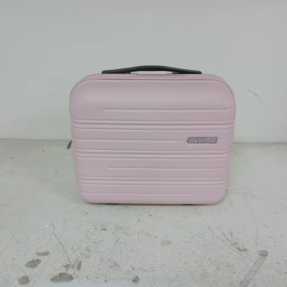 AMERICAN TOURISTER HIGH TURN TRAVEL CASE IN PINK