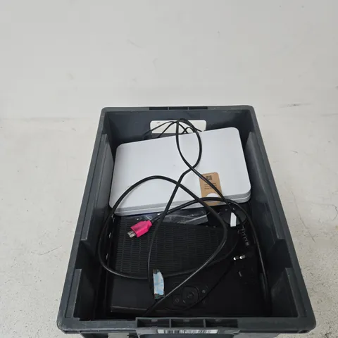 TOTE OF APPROXIMATELY 9 ASSORTED ITEMS TO INCLUDE: EE BROADBAND ROUTER