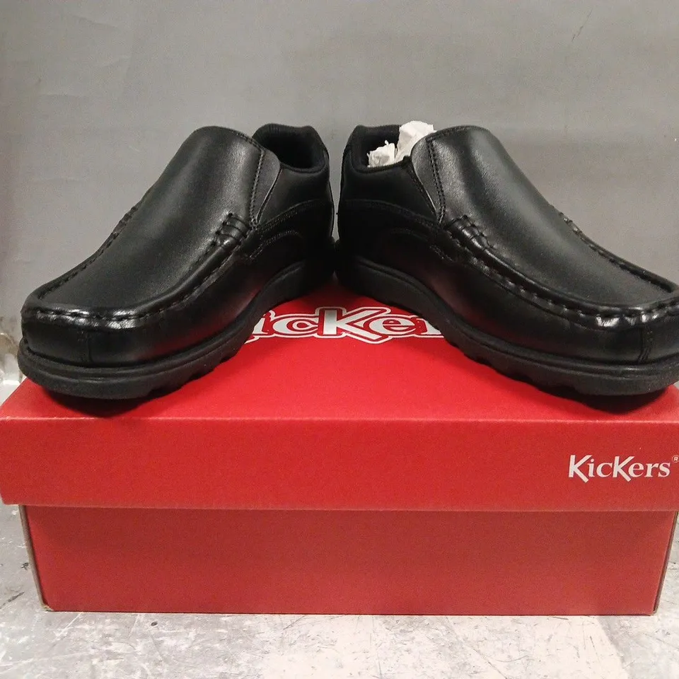 BOXED PAIR OF KICKERS SLIP-ON SHOES IN BLACK SIZE EU 32