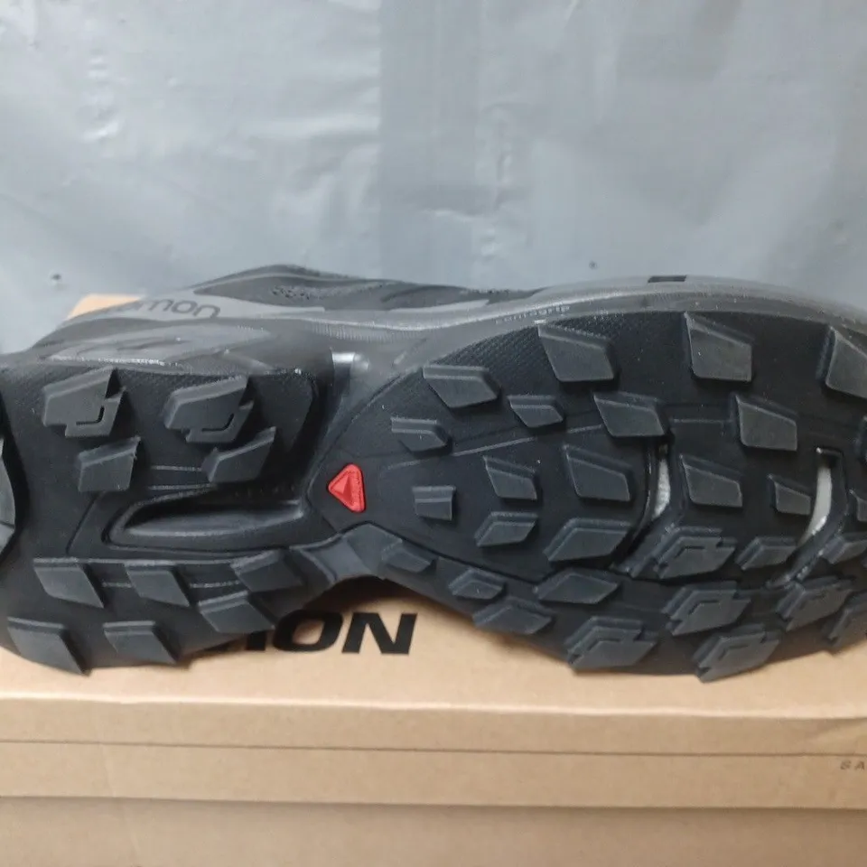 BOXED PAIR OF SALOMON WINGS 2 TRAINERS IN BLACK - UK 8.5