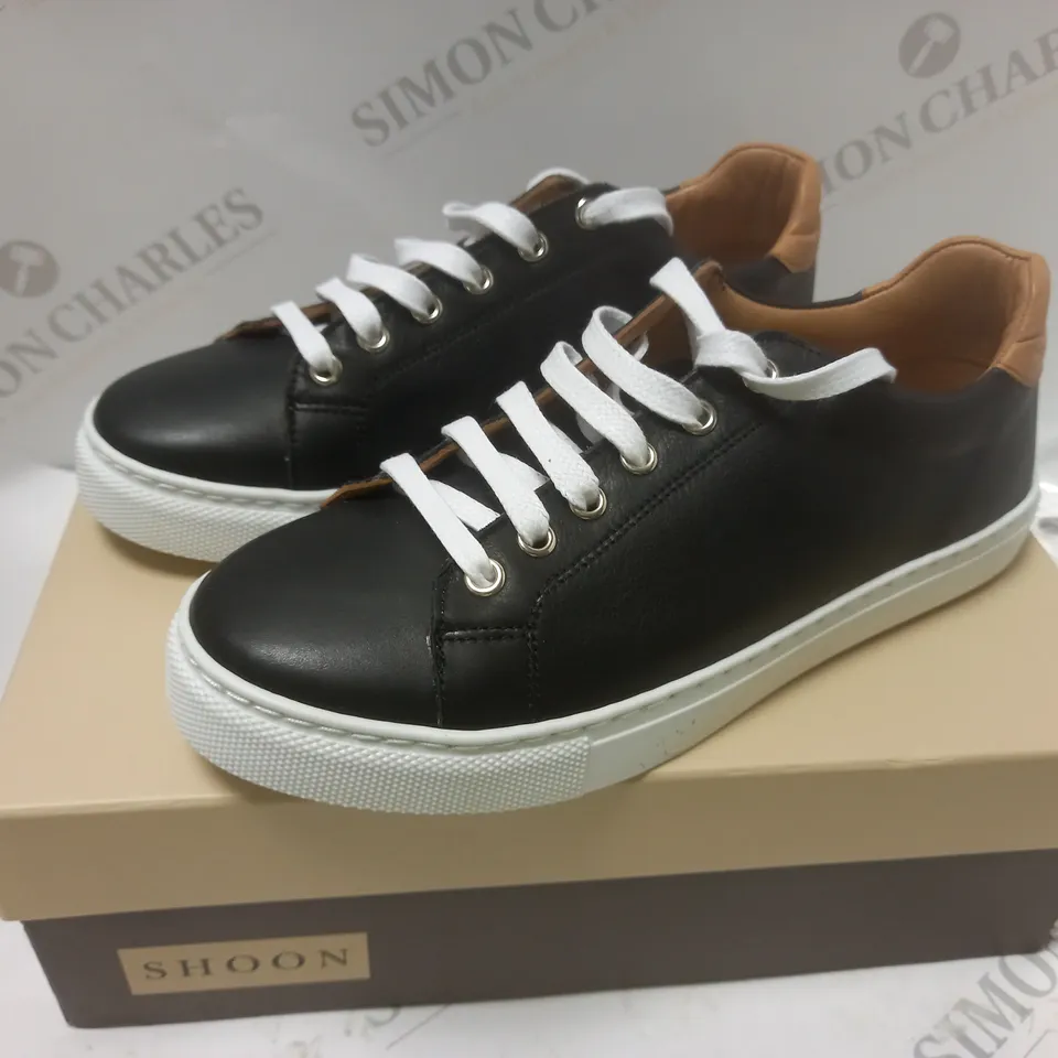 BOXED SHOON TAN AND BLACK LACED TRAINER - SIZE 6