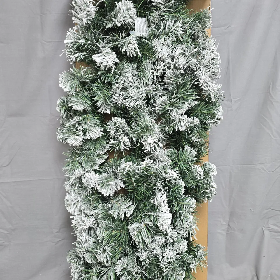 BOXED 9FT PRE-LIT FLOCKED EMPEROR GARLAND