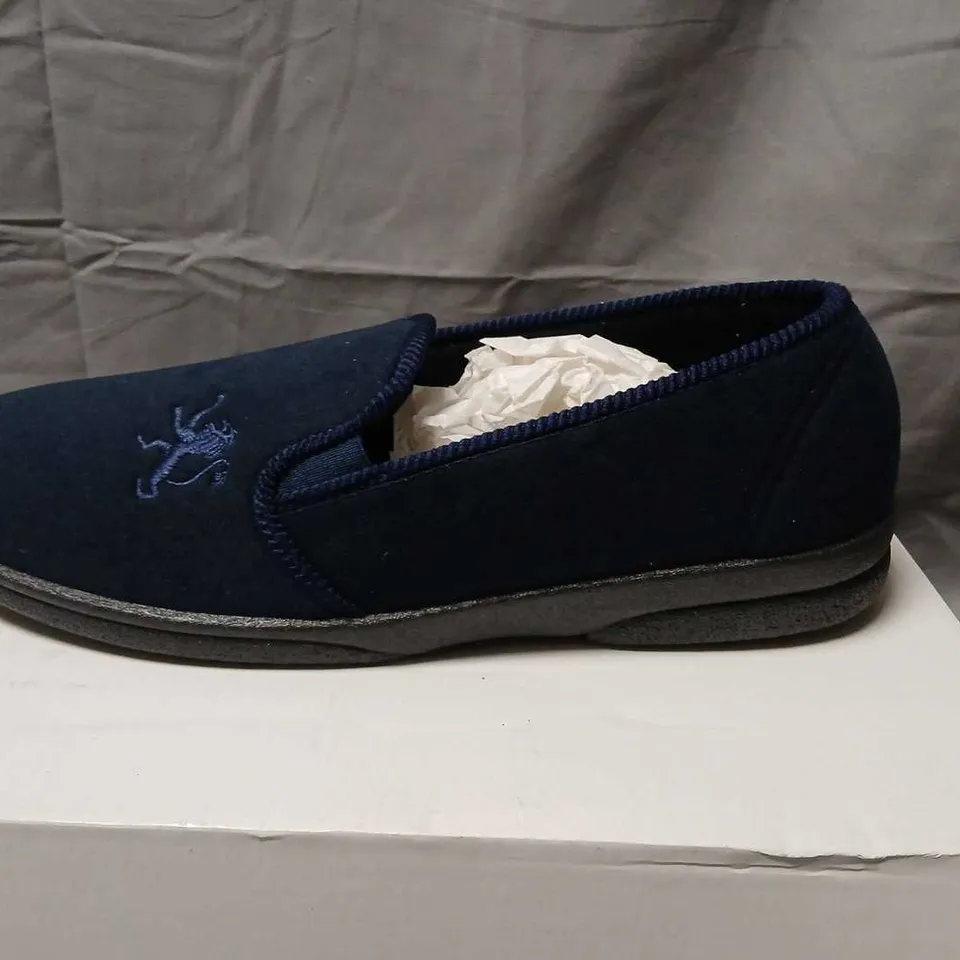 FRAZER NAVY MEMORY FOAM SLIPPERS – UK 13 (MEN’S) – BOXED