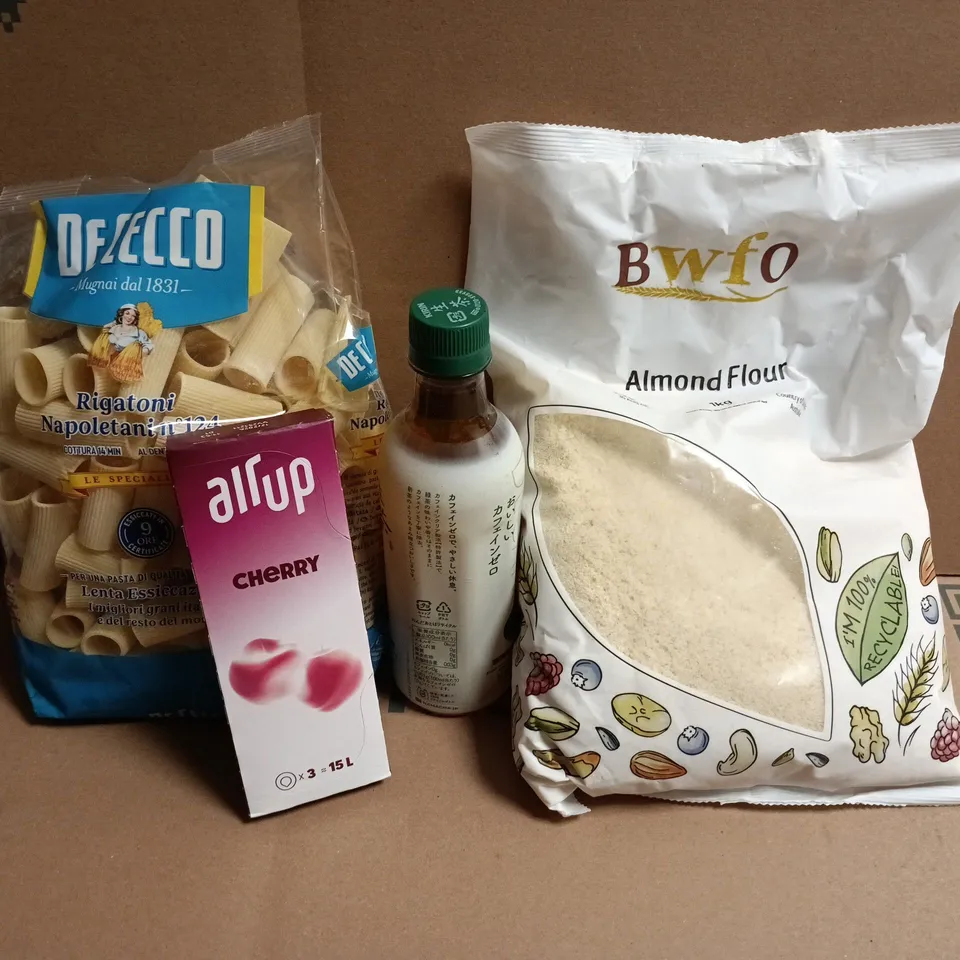 APPROXIMATELY 5 ASSORTED FOOD ITEMS TO INCLUDE - AIR UP PODS, ALMOND FLOUR AND RIGATONI PASTA