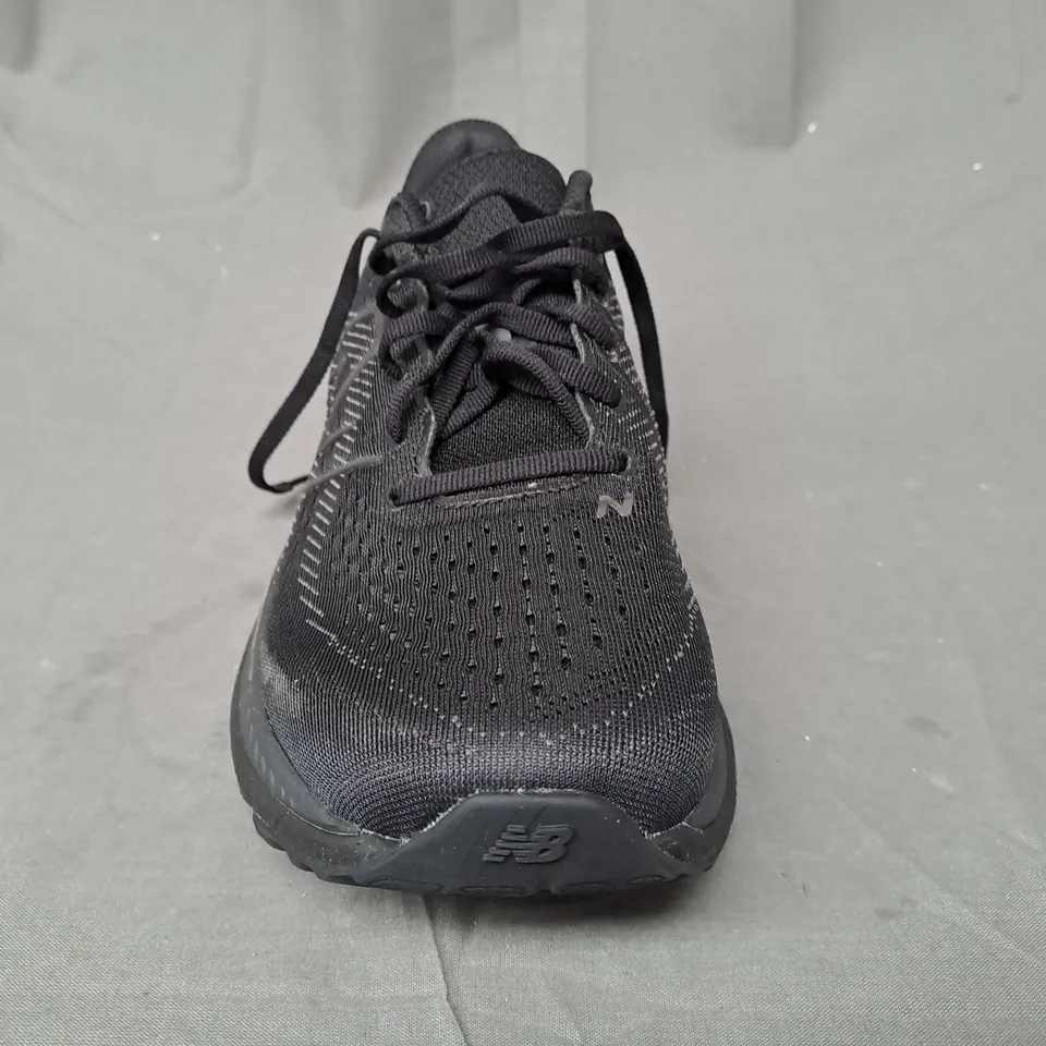 PAIR OF NEW BALANCE 860 TRAINERS IN BLACK UK SIZE 8