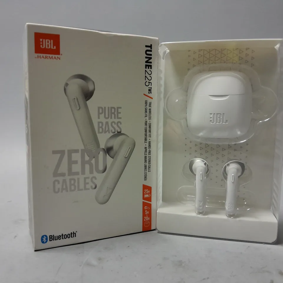 BOXED JBL TUNE225 EARBUDS IN WHITE
