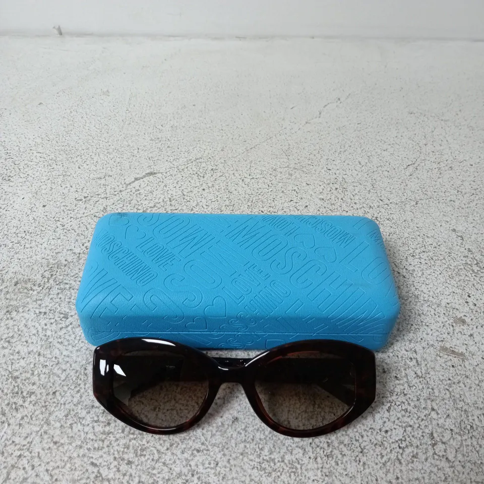 LOVE MOSCHINO SUNGLASSES