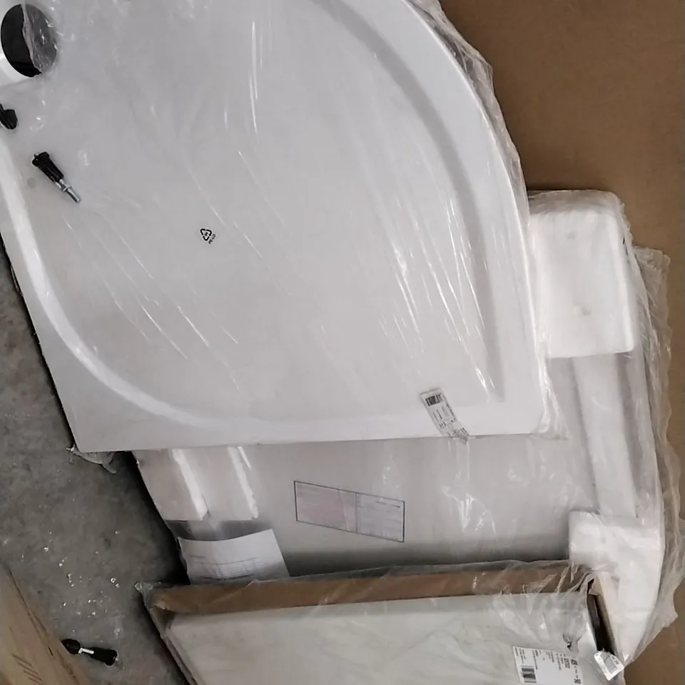 LOT OF 3 BATHROOM ITEMS INCLUDES 2 SHOWER TRAYS AND FLAT END PANEL