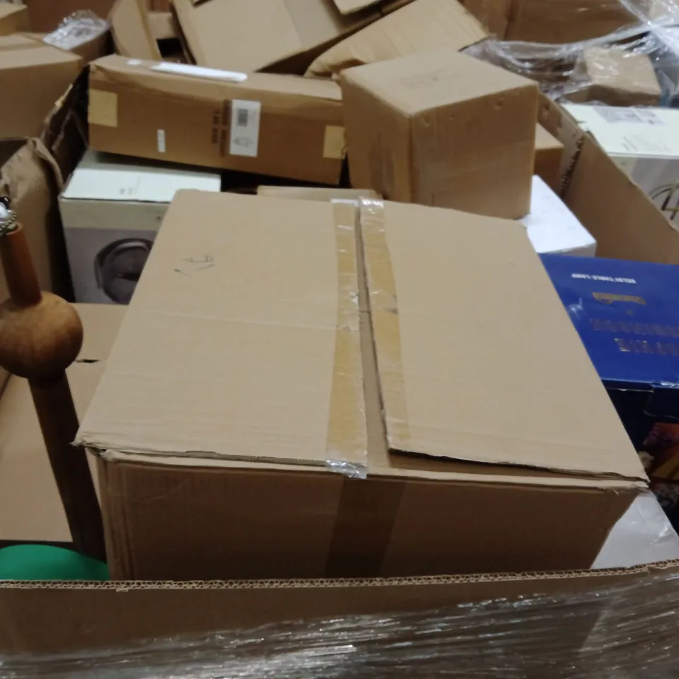 PALLET OF ASSORTED DESIGNER LIGHTING PRODUCTS TO INCLUDE;FLOYD 2 LIGHT FLUSH CEILING LIGHT,FULTON 3 LIGHT SPOTLIGHT,WALL LAMP