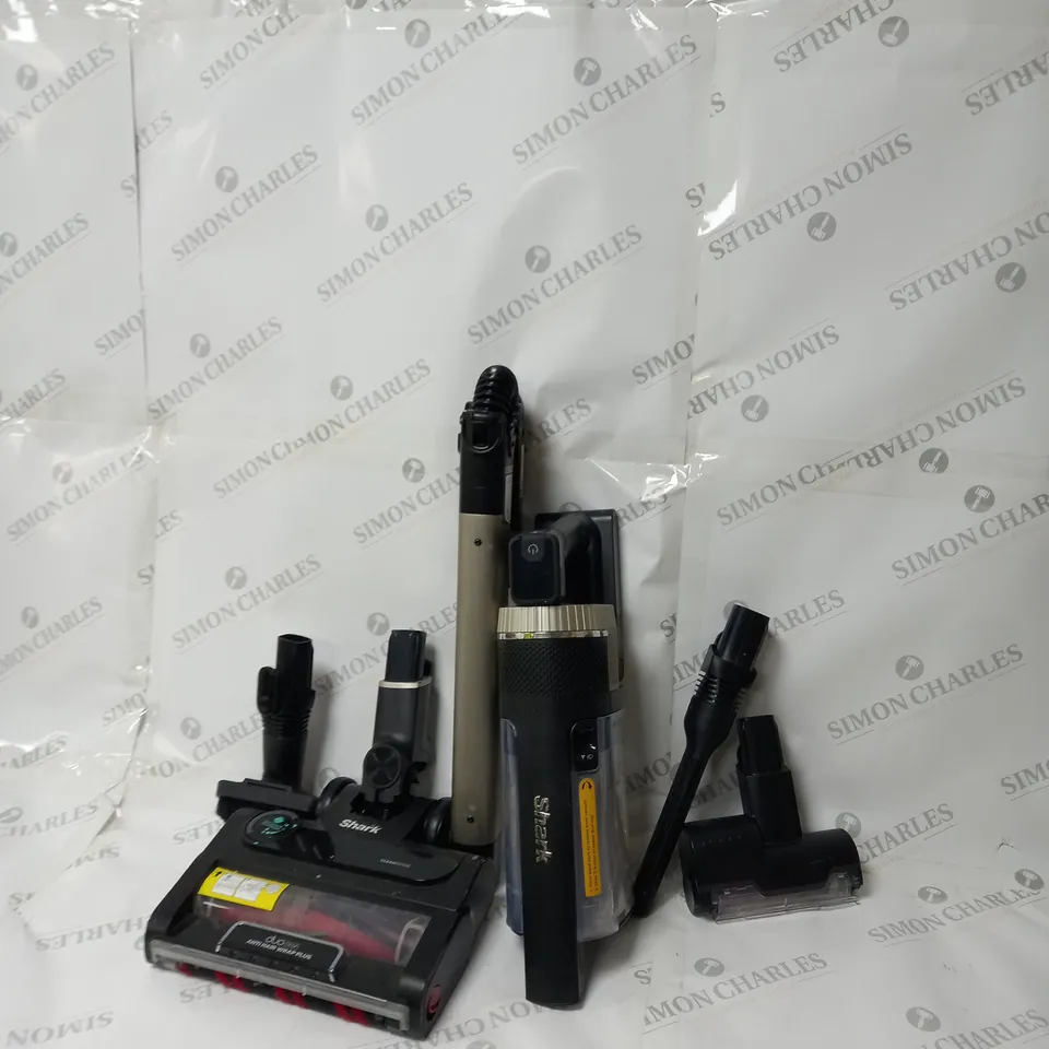 OUTLET SHARK STRATOS CORDLESS VACUUM W/ ANTI HAIR WRAP IZ400UKT