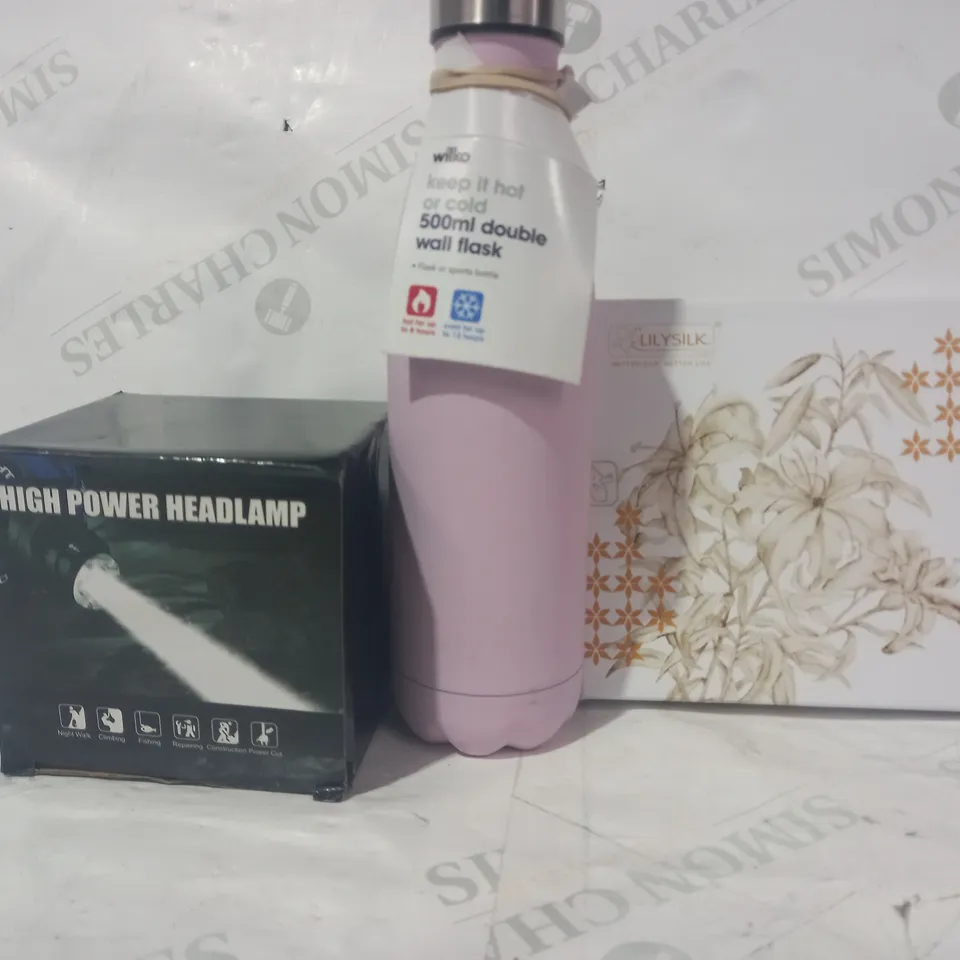 BOX OF APPROXIMATELY 8 ASSORTED HOUSEHOLD ITEMS TO INCLUDE LILYSILK SILK PILLOW CASE 50X75CM, WILKO 500ML DOUBLE WALL FLASK, HIGH POWERED HEADLAMP, ETC