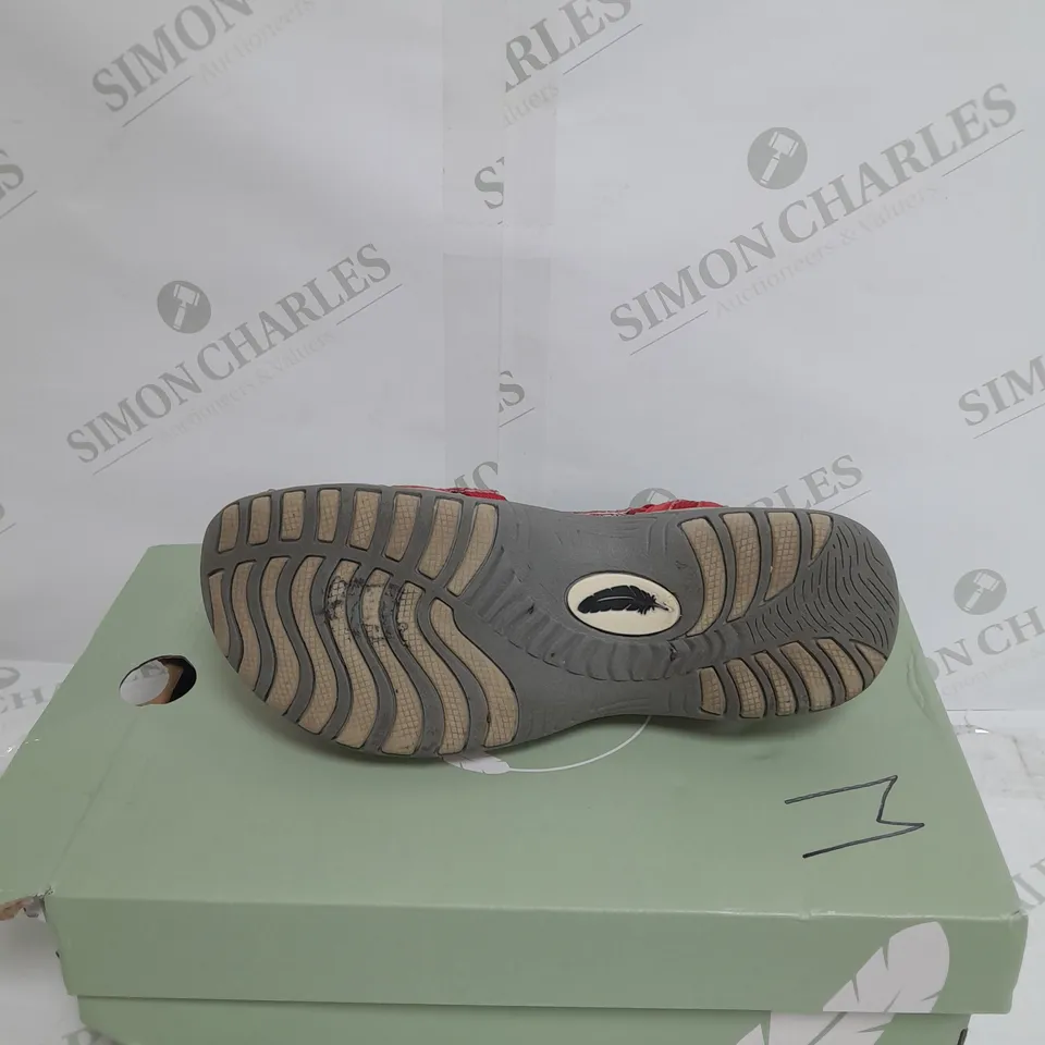 FREE SPIRIT ALEXA SANDAL SIZE 4