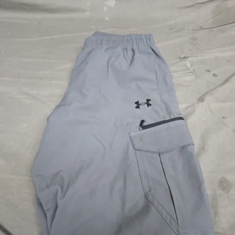 UNDER ARMOUR CARGO TROUSERS - SIZE LARGE