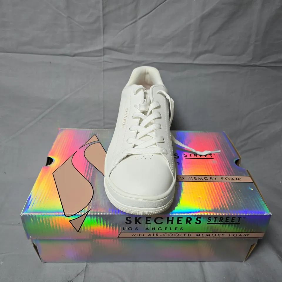 SKECHERS STREET LOS ANGELES SNEAKERS – WHITE WITH AIR-COOLED MEMORY FOAM - UK 7(WOMEN'S)