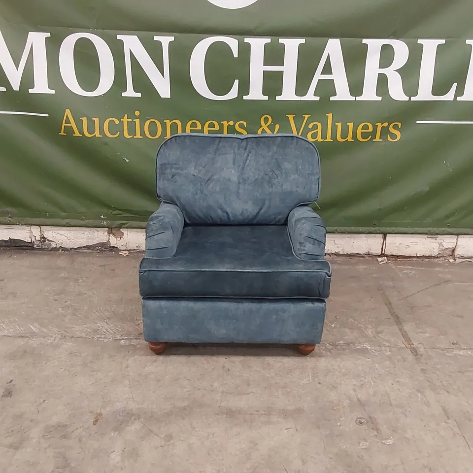 QUALITY DESIGNER VELVET UPHOLSTERED ARMCHAIR 