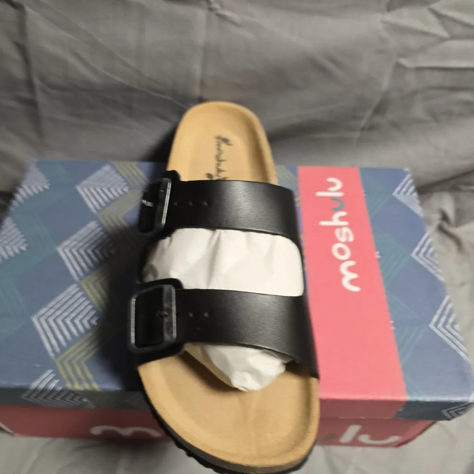 BOXED PAIR OF MOSHULU DANUBE SANDALS - UK SIZE6.5