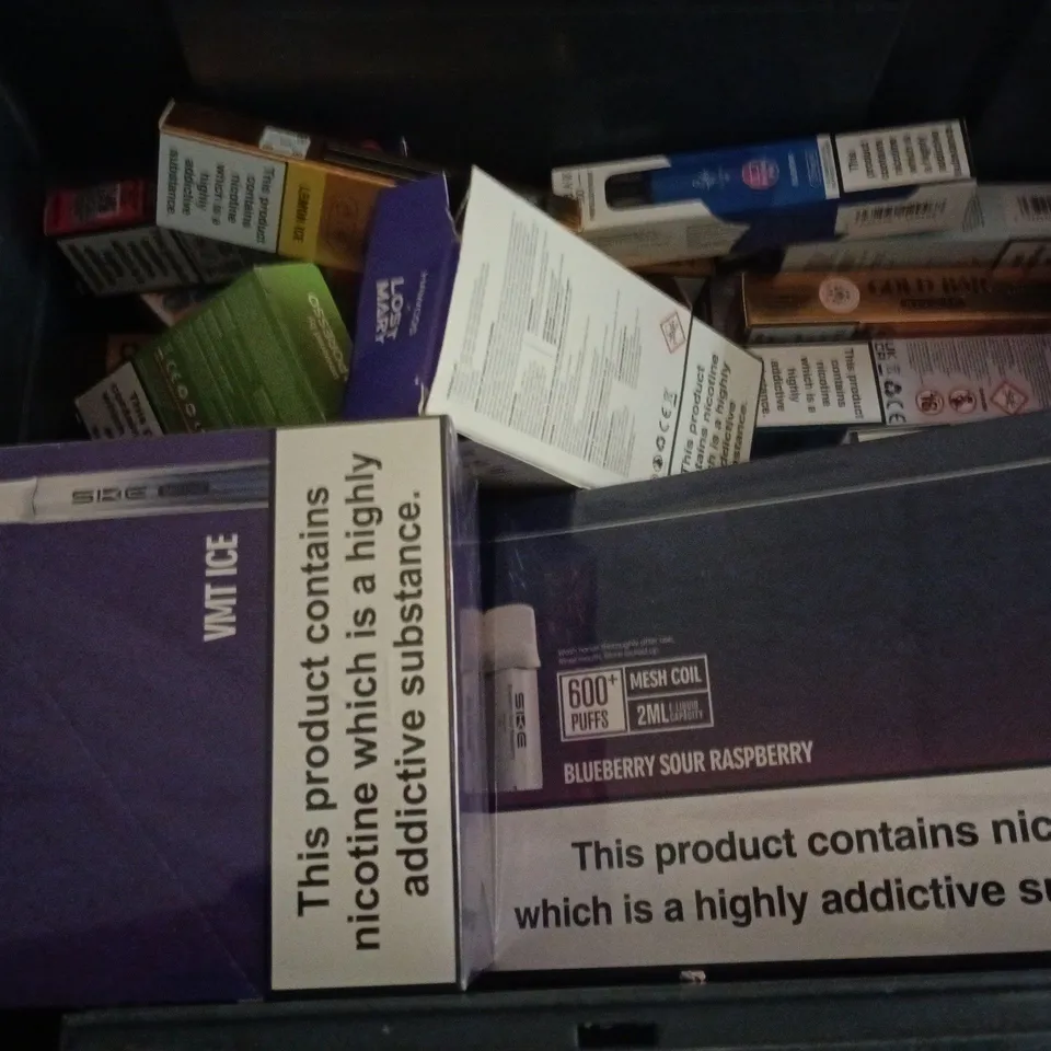 APPROXIMATELY 20 ASSORTED E-CIGARETTE PRODUCTS TO INCLUDE BRANDS SUCH AS INNOKIN, SIKE, HAYATI, ETC - COLLECTION ONLY