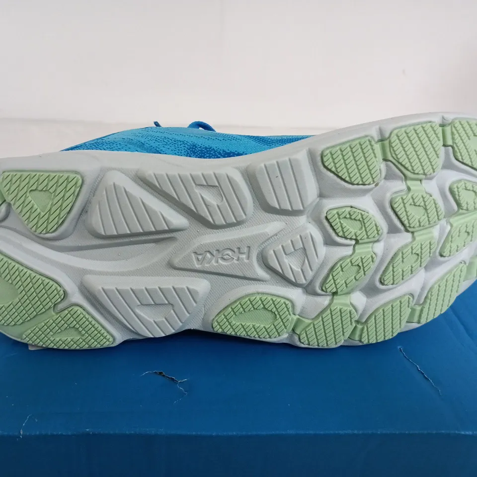HOKA CLIFTON 10 SIZE 9
