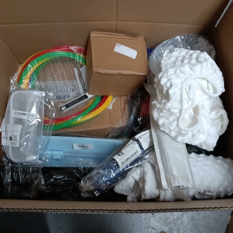 BOX OF APPROXIMATELY 15 ASSORTED HOUSEHOLD ITEMS TO INCLUDE FAUX ROSE ARRANGEMENT, STICK HAND BLENDER AND WALLPAPER