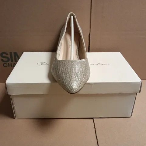 BOXED PAIR OF PARADOX LONDON PINK LUCILE WIDE FIT BLOCK HEEL SHOES IN CHAMPAGNE GLITTER MESH SIZE EU 38