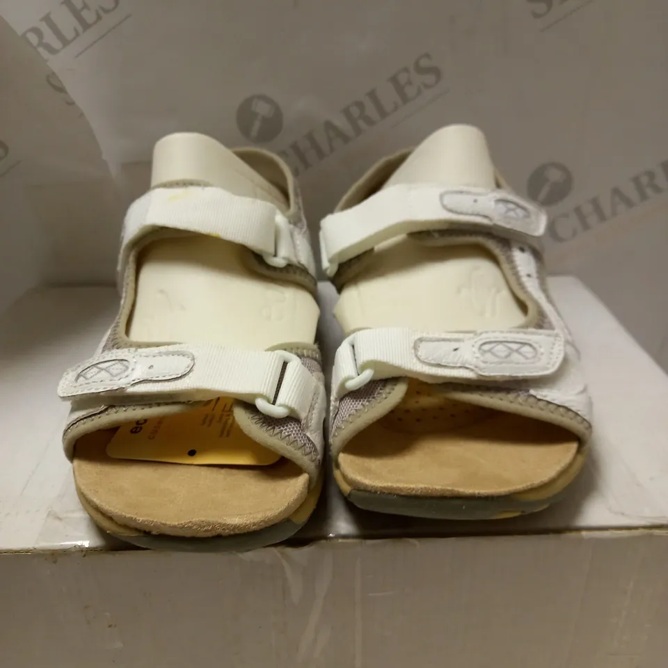 EARTH SPIRIT DOUBLE STRAP WHITE SANDAL - SIZE 3