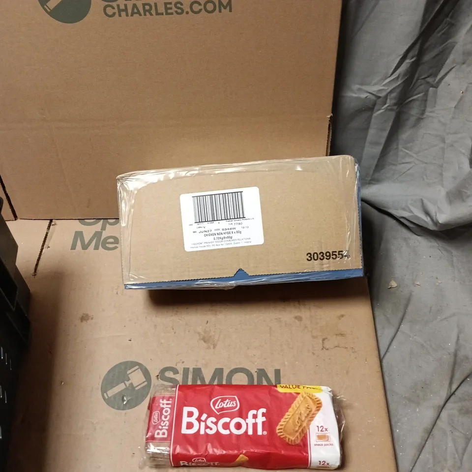 TOTE OF APPROXIMATELY 8 ASSORTED FOOD ITEMS TO INCLUDE: PACK OF CHICKEN SUPER NOODLES AND BISCOFF 