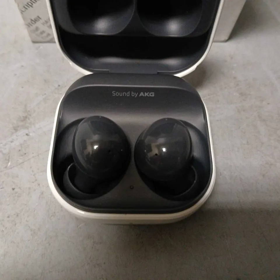 BOXED SAMSUNG GALAXY BUDS 2 IN WHITE 