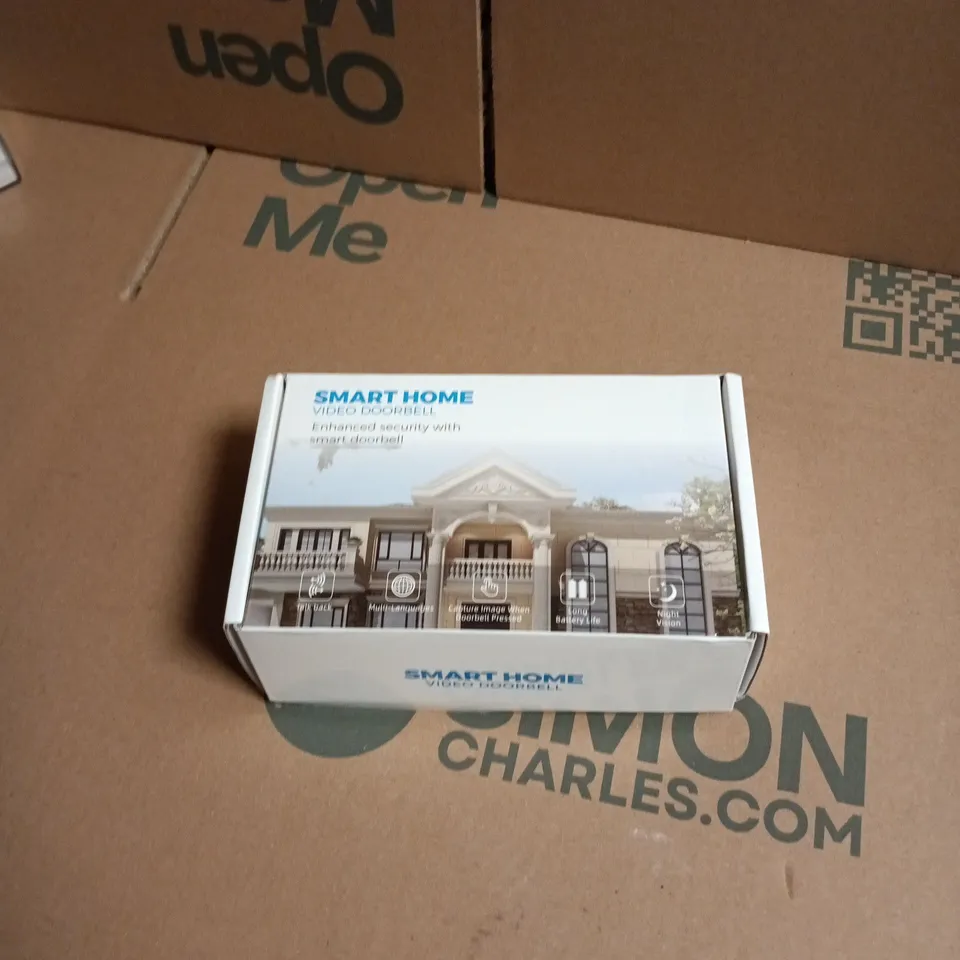 APPROXIMATELY 10 ASSORTED ELECTRICAL ITEMS INCLUDING SMART HOME VIDEO DOORBELL , WORKING LAMP AND MINI PROJECTOR 