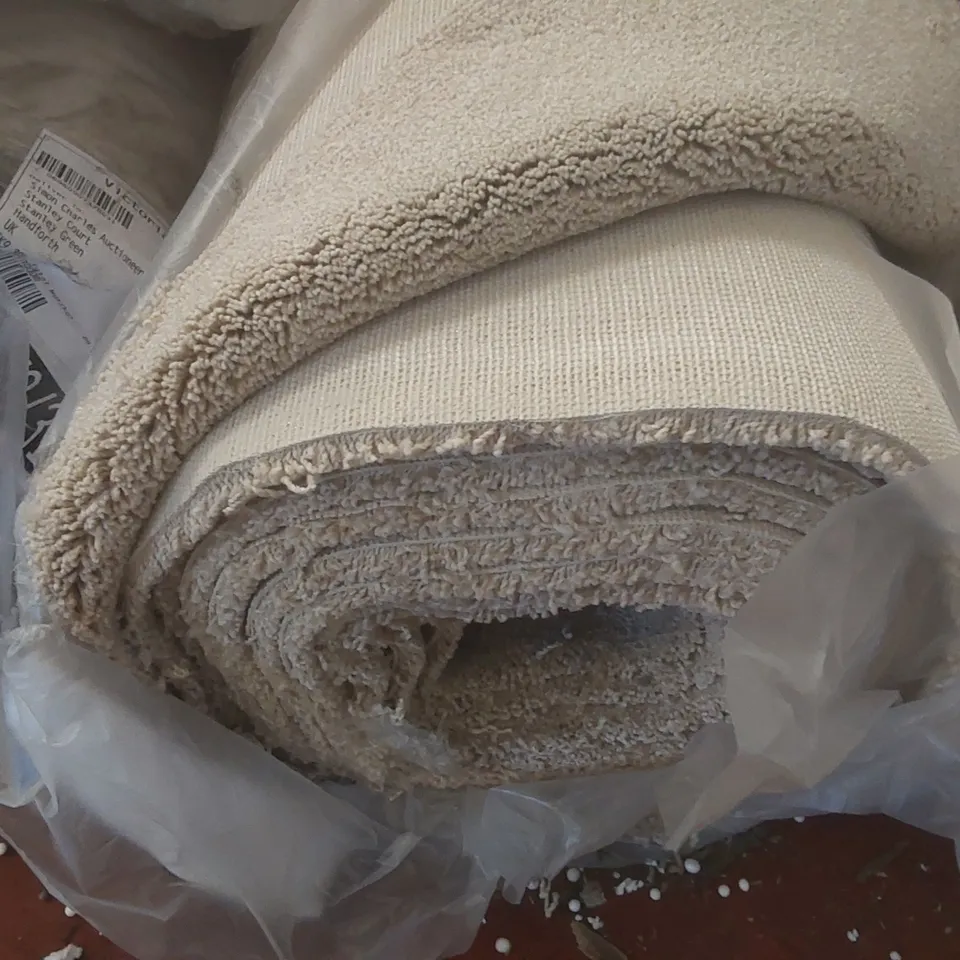 ROLL OF QUALITY FIRST IMPRESSIONS CHARMING CARPET - APPROXIMATELY 7.2 x 5m