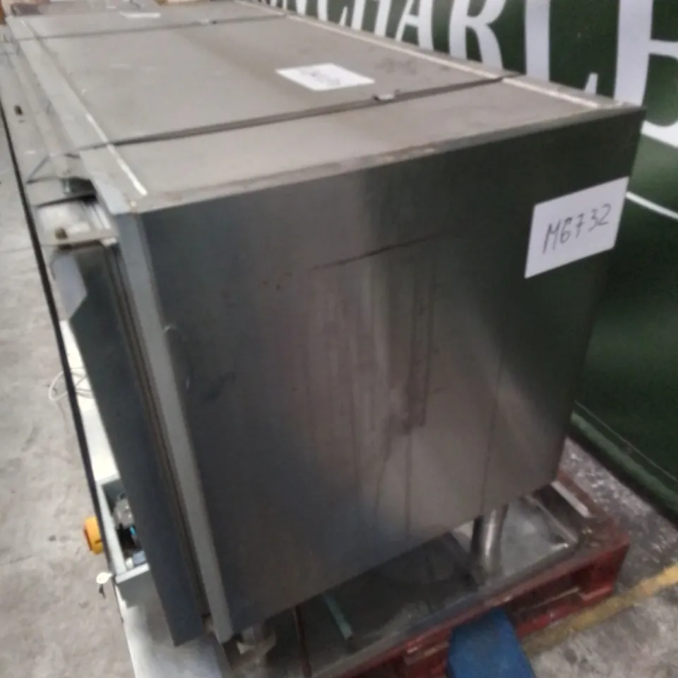 COMMERCIAL STAINLESS REFRIGERATED FOOD PREP COUNTER 