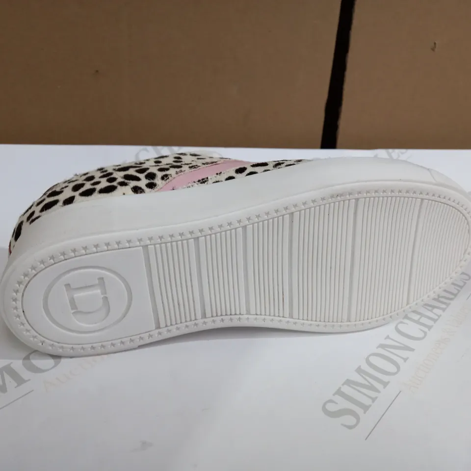 DUNE LEOPARD PRINT WHITE SHOES SIZE 4 