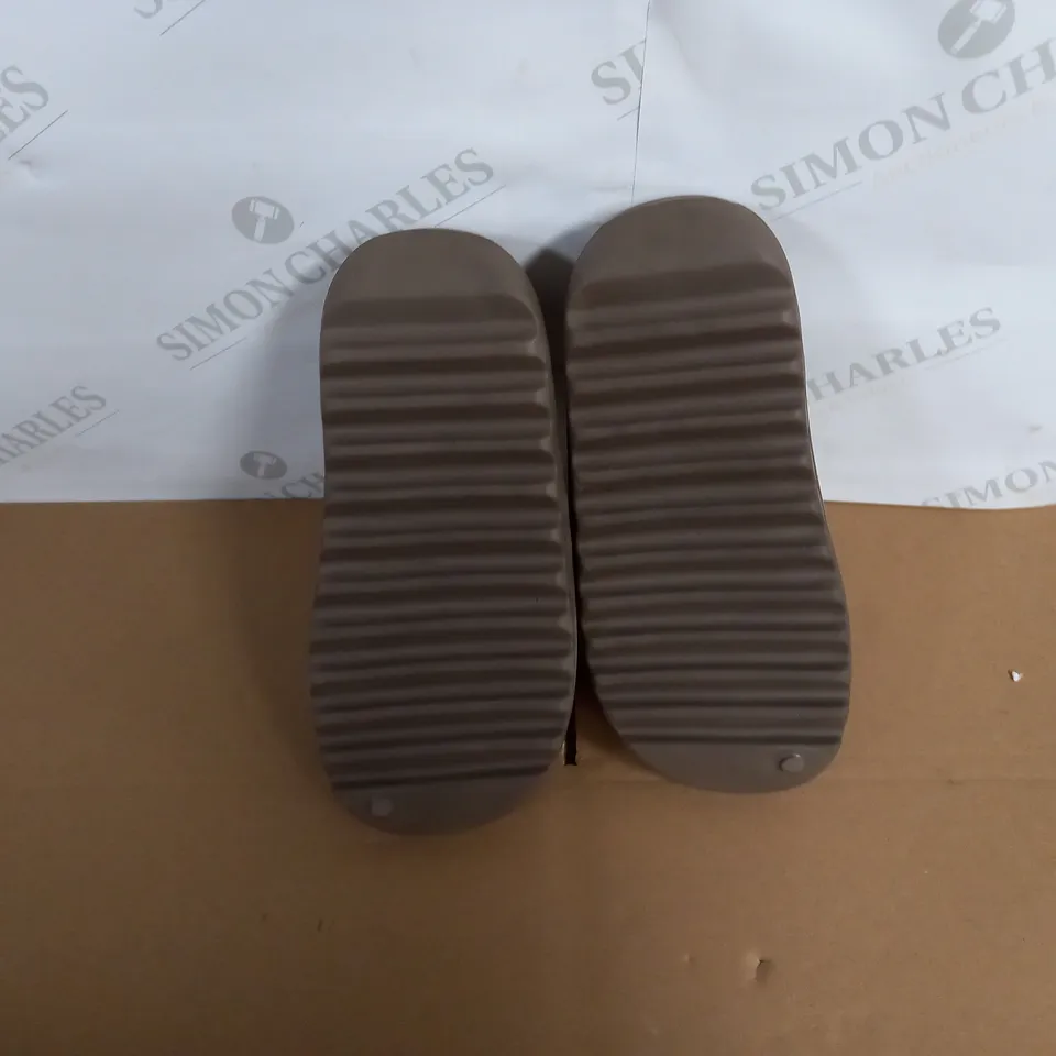 PAIR OF ADIDAS SLIDERS SIZE 8.5
