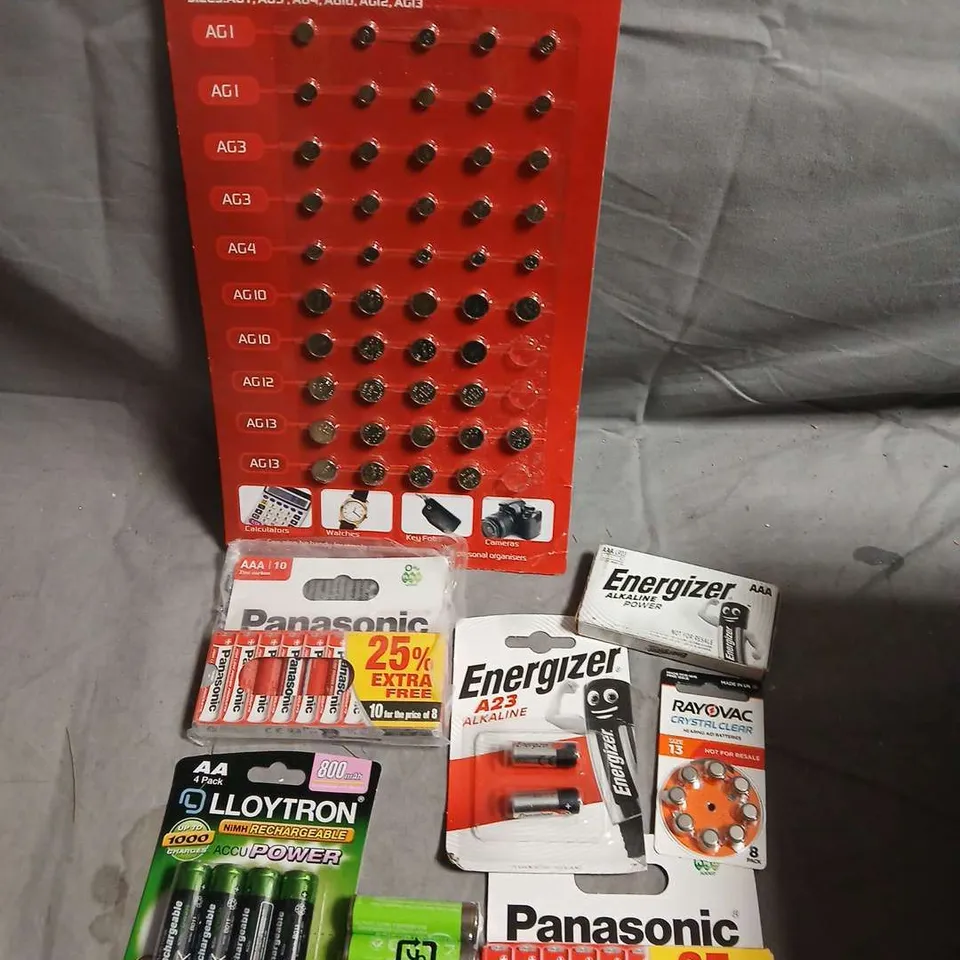 APPROXIMATELY 25 ASSORTED BATTERY PRODUCTS TO INCLUDE AA, AAA, BUTTON CELL ETC