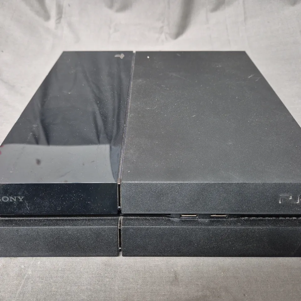 SONY PLAYSTATION 4 GAMES CONSOLE - CUH-1116A