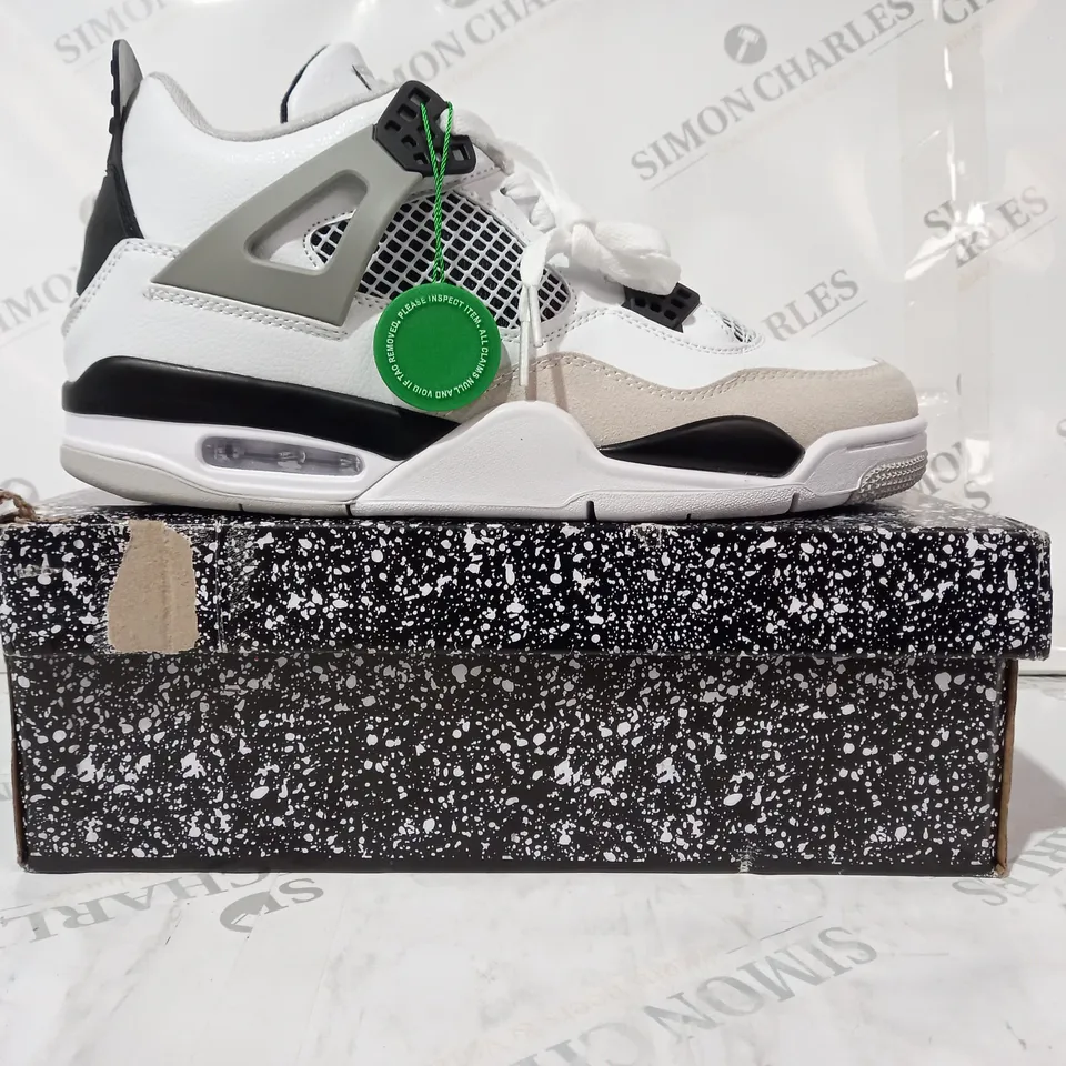 BOXED PAIR OF NIKE AIR JORDAN 4 RETRO SHOES IN WHITE/BLACK UK SIZE 10
