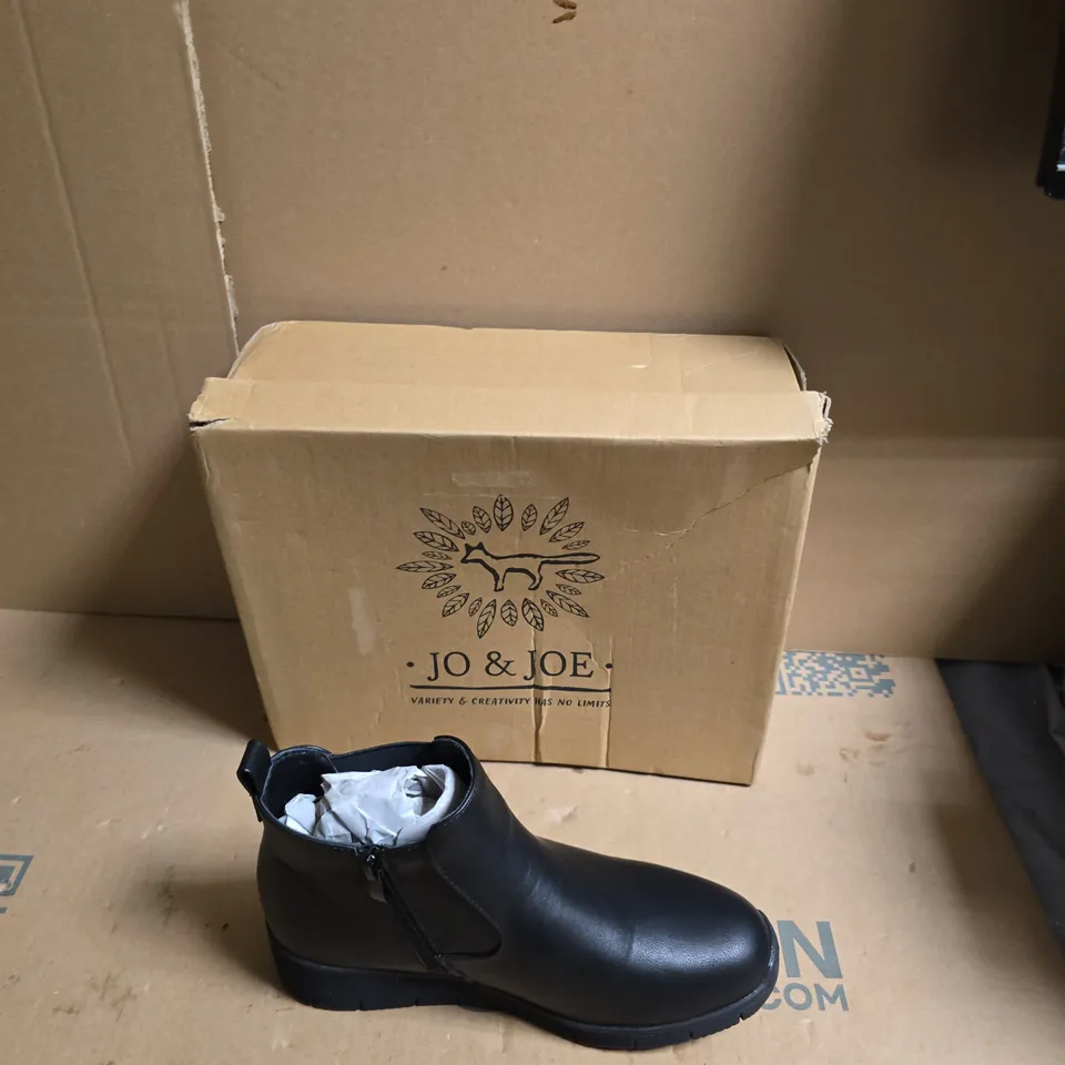 JO & JOE BLACK CHELSEA-STYLE ANKLE BOOT – UK SIZE 5