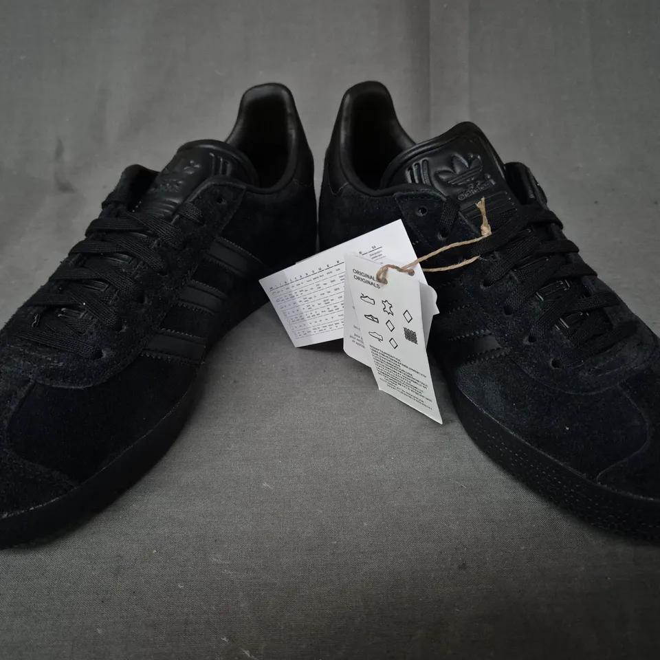 BOXED PAIR OF ADIDAS GAZELLE SHOES IN BLACK UK SIZE 6