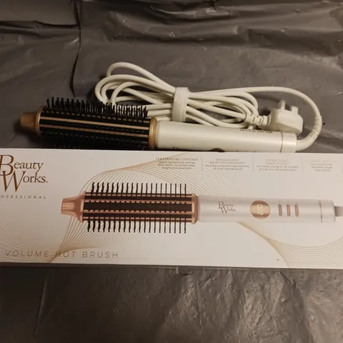 BOXED BEAUTY WORKS XXL VOLUME HOT BRUSH PROFESIONAL 