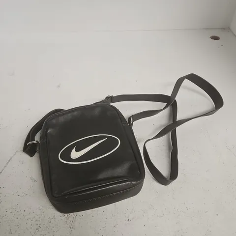 NIKE BLACK CROSSBODY BAG WITH WHITE SWOOSH LOGO