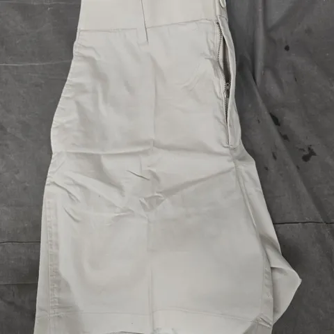 AUTOGRAPH REGULAR FIT SHORTS IN CREAM SIZE 32 SHORT