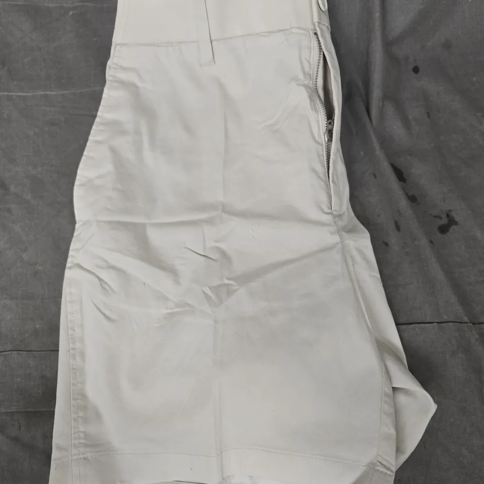 AUTOGRAPH REGULAR FIT SHORTS IN CREAM SIZE 32 SHORT