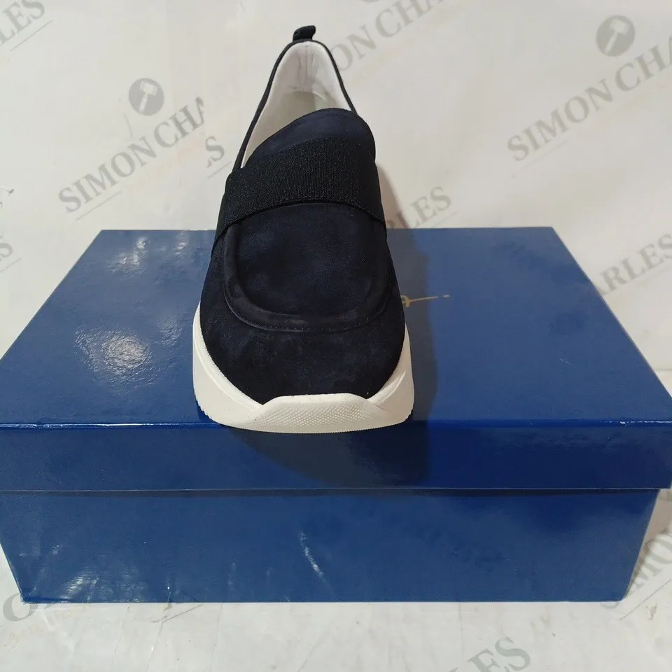 BOXED PAIR OFCARL SCARPA LINA LOAFERS IN NAVY EU SIZE 37