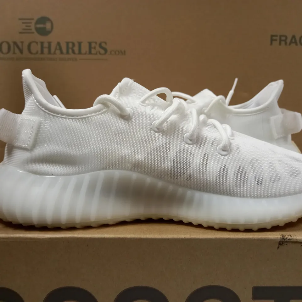 BOXED PAIR OF ADIDAS YEEZY BOOST TRAINERS - SIZE 8