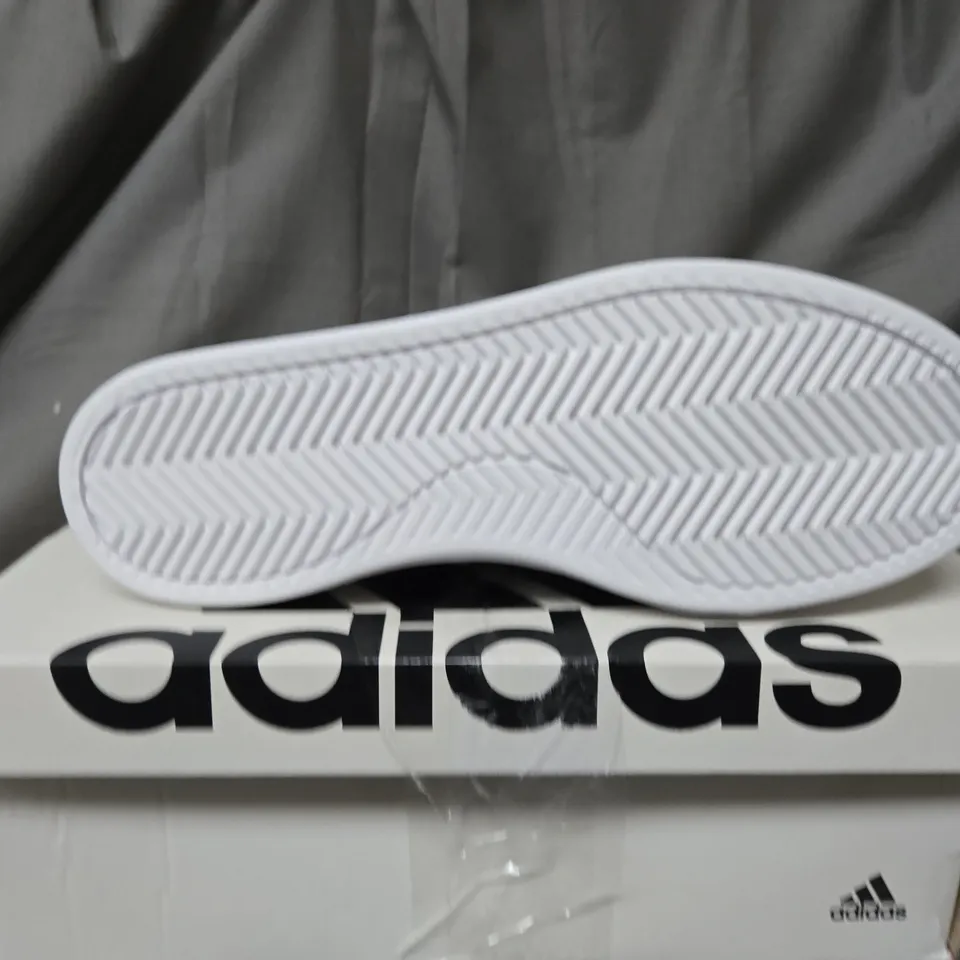 BOXED ADIDAS GRAND COURT 2.0 TRAINER - UK 9