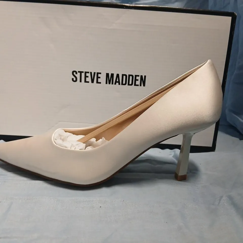 STEVE MADDEN IVORY PEARL PUMPS – UK 3 (EU 36)