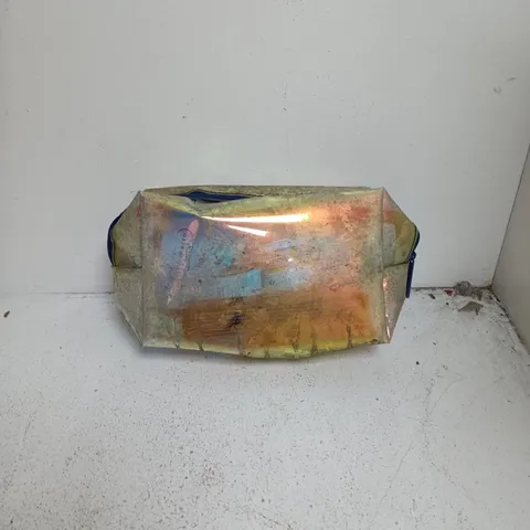 A BOX OF A LARGE AMOUNT OF COSMETIC BAGS WITH COSMETICS INSIDE (NOT ALL BAGS CONFIRMED TO HAVE COSMETICS INSIDE)
