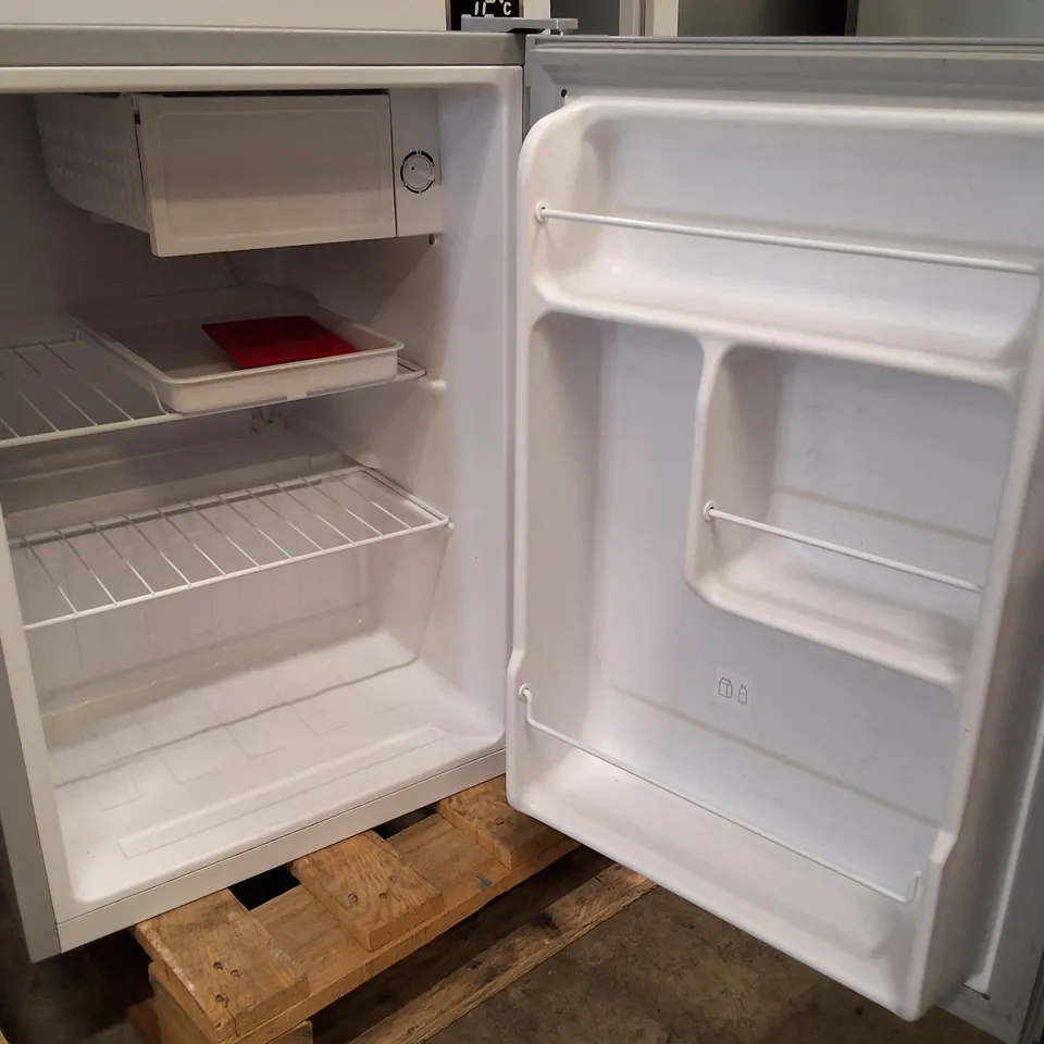 LOGIK LTT68S23 MINI FRIDGE - SILVER