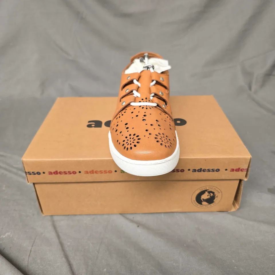 BOXED PAIR OF ADESSO FLORAL HOLE PUNCH TRAINERS IN BROWN - 6