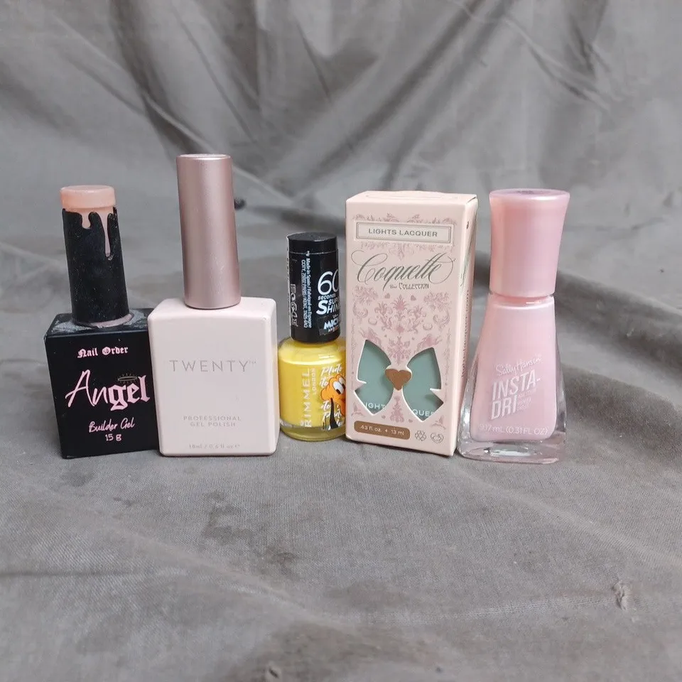 APPROXIMATELY 20 BOTTLES OF NAIL VARNISH TO INCLUDE RIMMEL, SALLY HANSEN AND TWENTY
